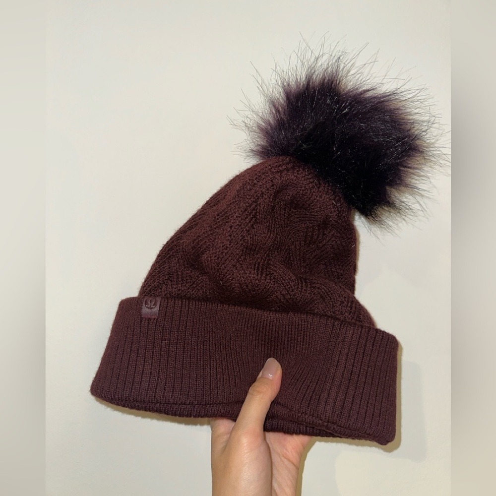 Lululemon cable knit Pom beanie in Cassie